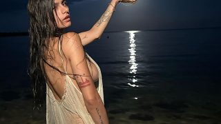 <strong>Μια Καλίφα: Δημοπρατεί τα διάσημα γυαλιά της για καλό σκοπό</strong>